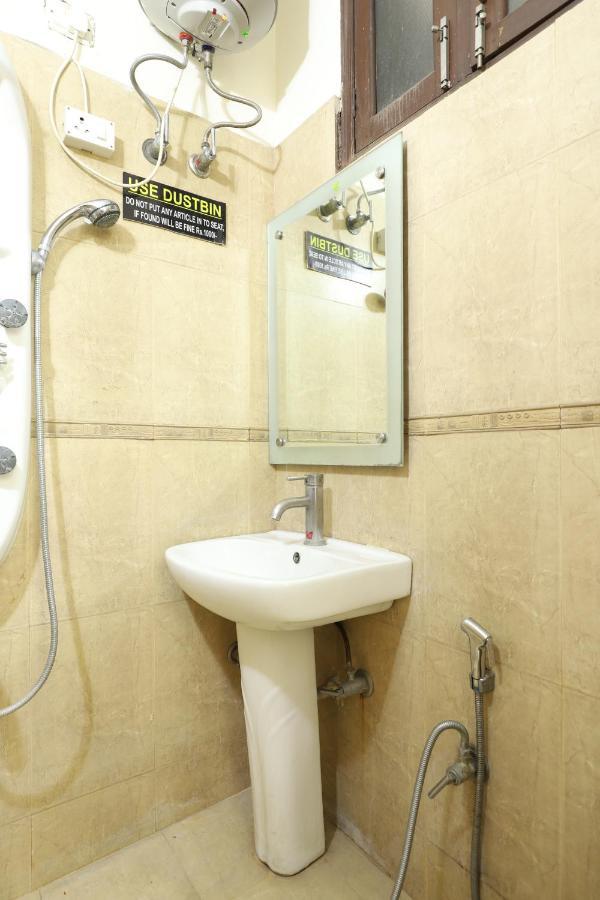 Hotel Livia Residency Yeni Delhi Dış mekan fotoğraf