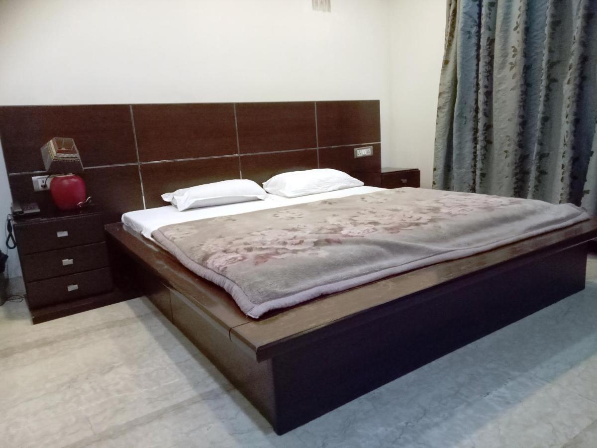 Hotel Livia Residency Yeni Delhi Dış mekan fotoğraf