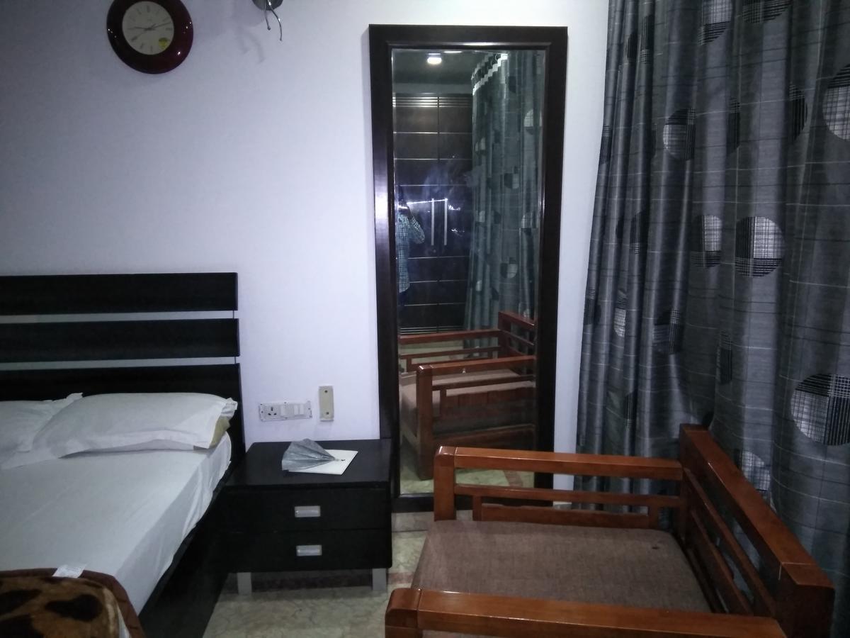 Hotel Livia Residency Yeni Delhi Dış mekan fotoğraf