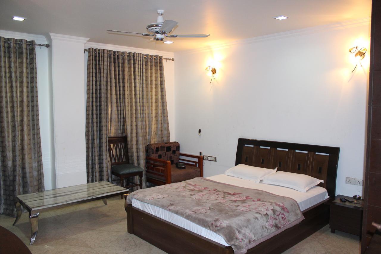 Hotel Livia Residency Yeni Delhi Dış mekan fotoğraf